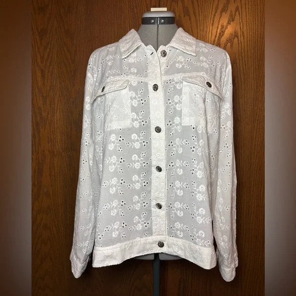 Colleen Lopez XL White Eyelet Button-Up Shirt. - Picture 1 of 9